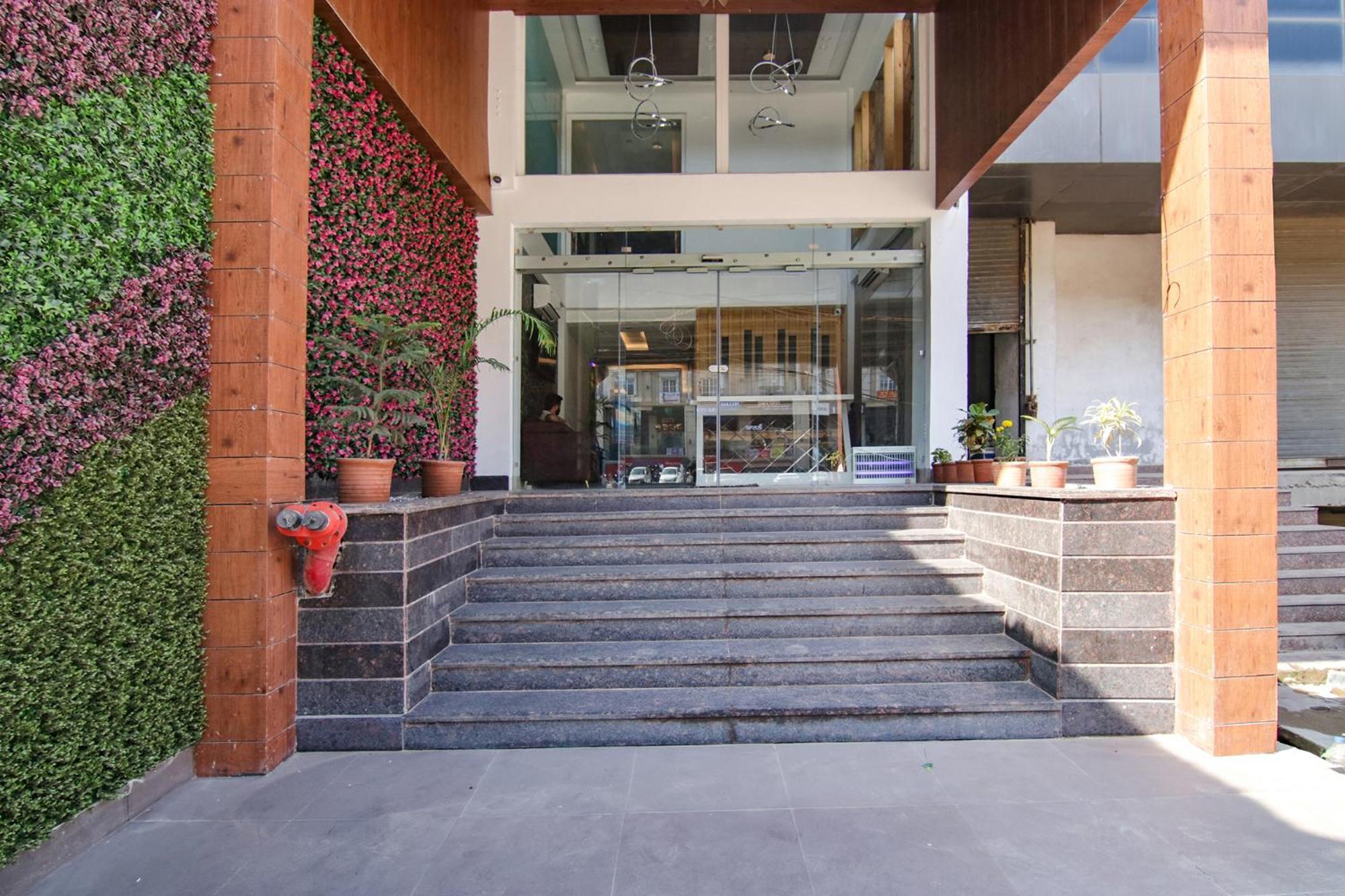 Fabhotel Prism Grand Zirakpur Buitenkant foto