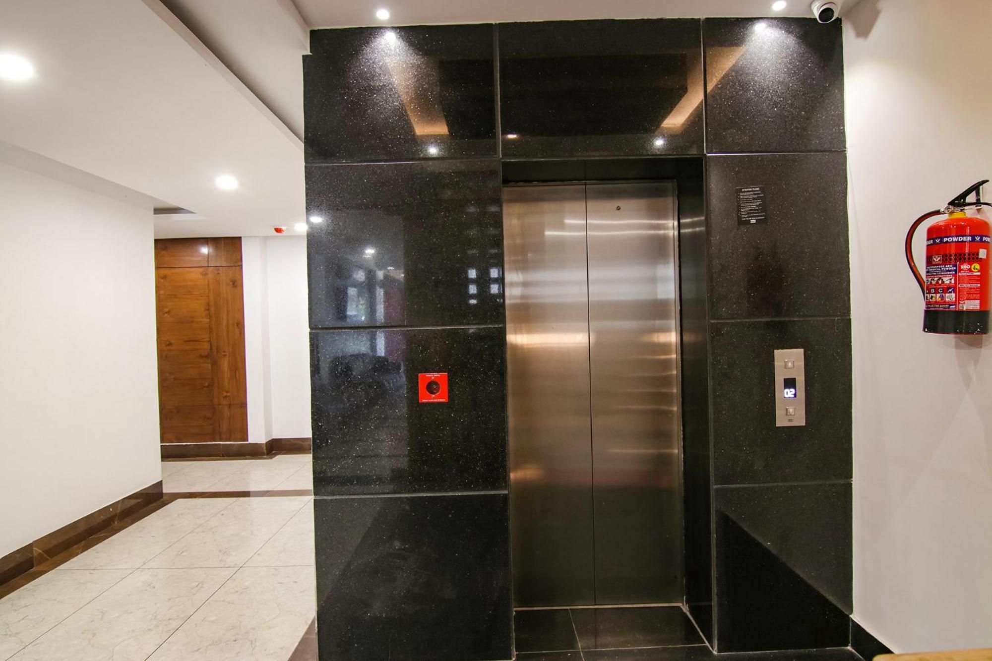 Fabhotel Prism Grand Zirakpur Buitenkant foto