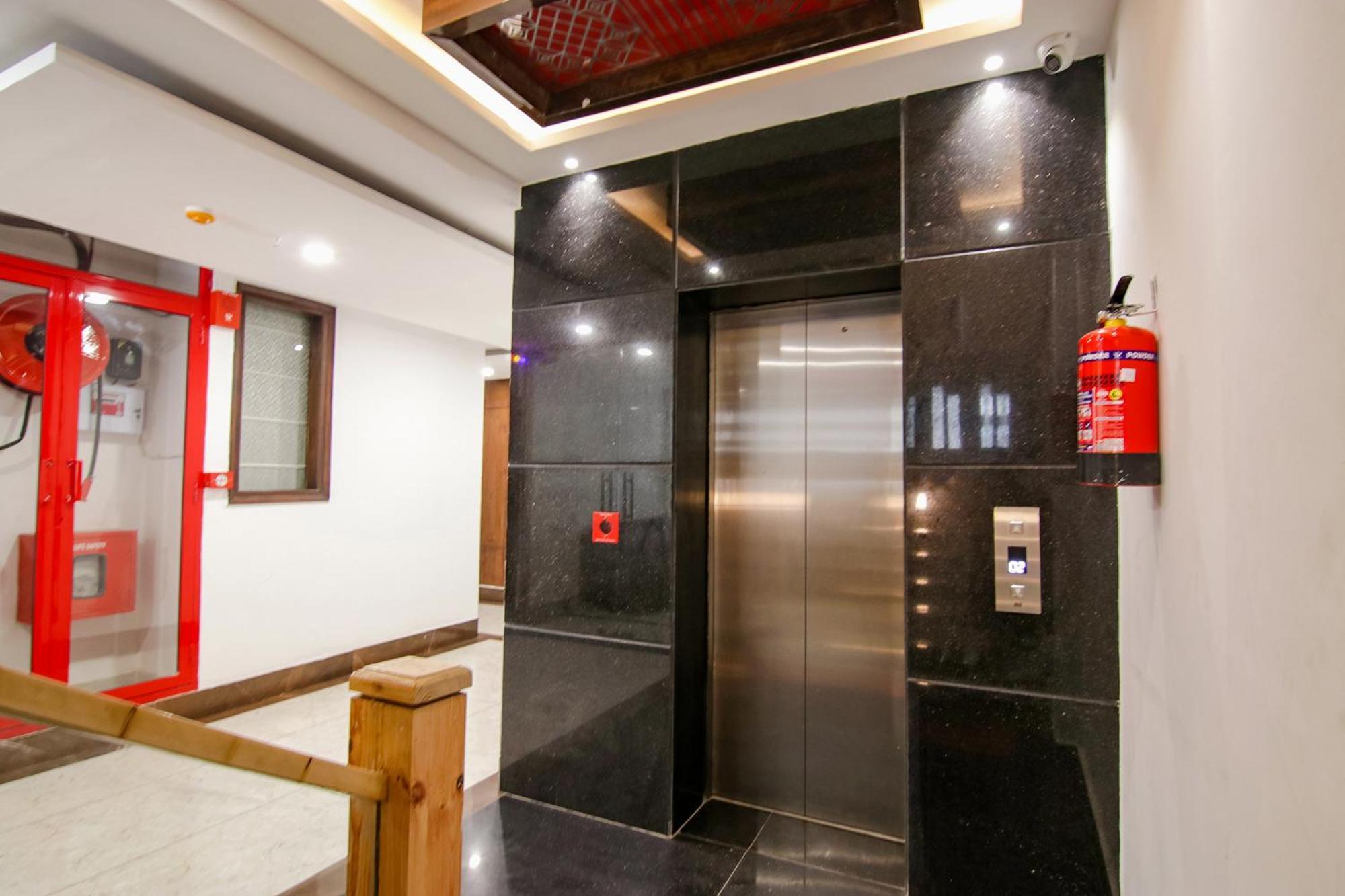 Fabhotel Prism Grand Zirakpur Buitenkant foto
